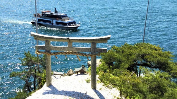 びわ湖に浮かぶ・神秘の島”竹生島”上陸!初詣クルーズ【JR河内磐船駅、京阪枚方市駅、JR高槻駅発】2